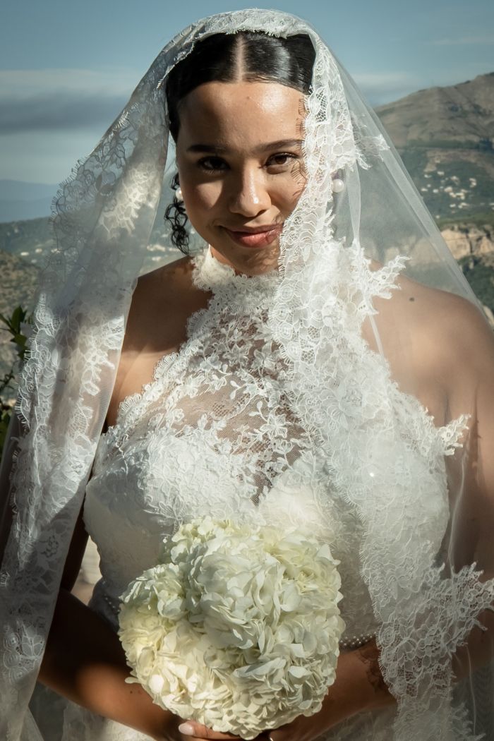 Sposa con bouquet